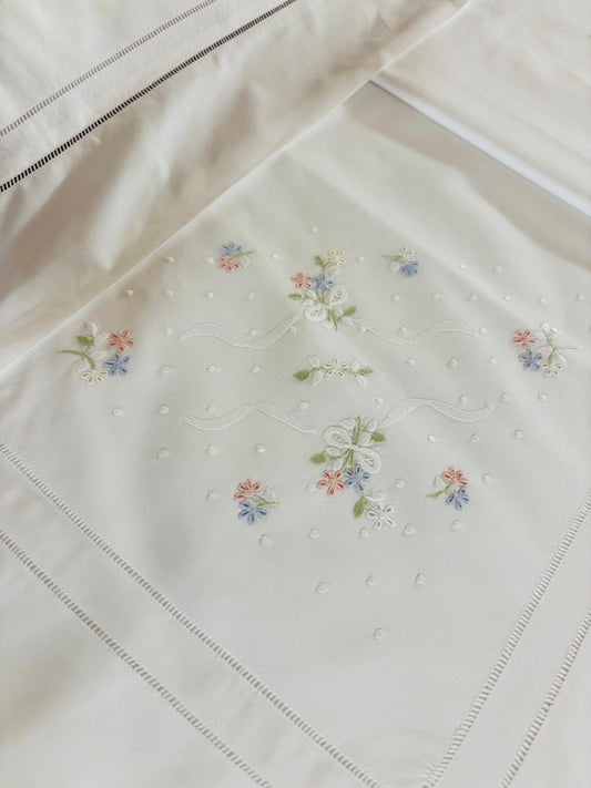 LENZUOLO COTONE PERCALLE RICAMO A MANO PUNTO PIENO CM 270x290 VAR.3