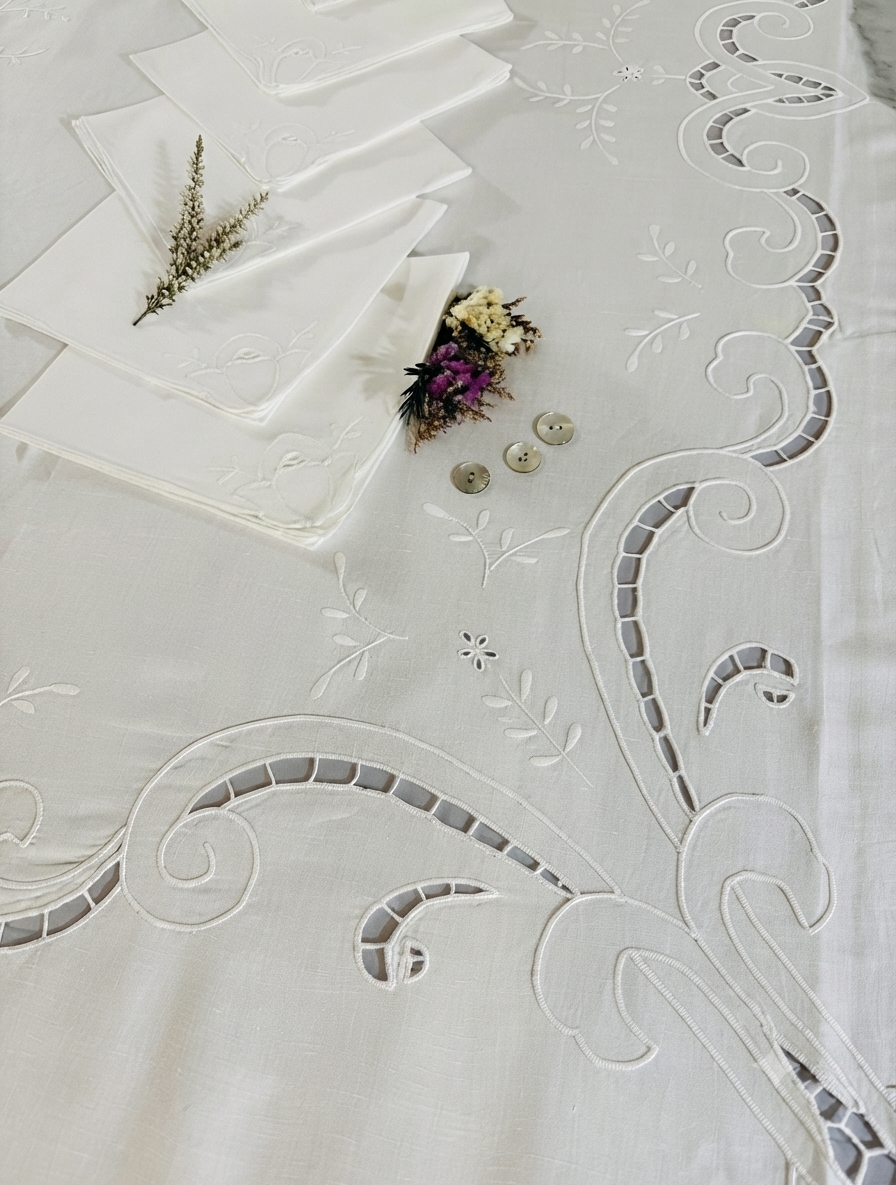 TOVAGLIA RETTANGOLARE MISTO LINO E COTONE BIANCO RICAMO A MANO INTAGLIO CM 165x268 (IL)