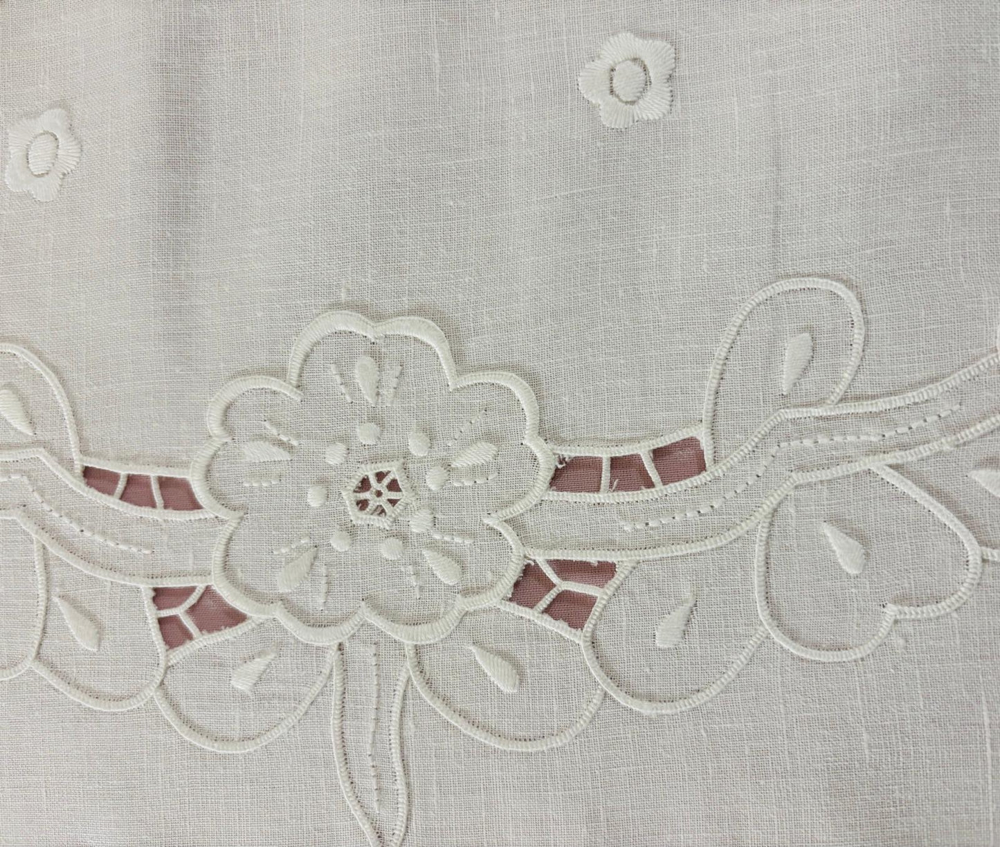 TOVAGLIA RETTANGOLARE PURO LINO BIANCO RICAMO A MANO PUNTO PIENO E INTAGLIO CM 170x260 (5P)