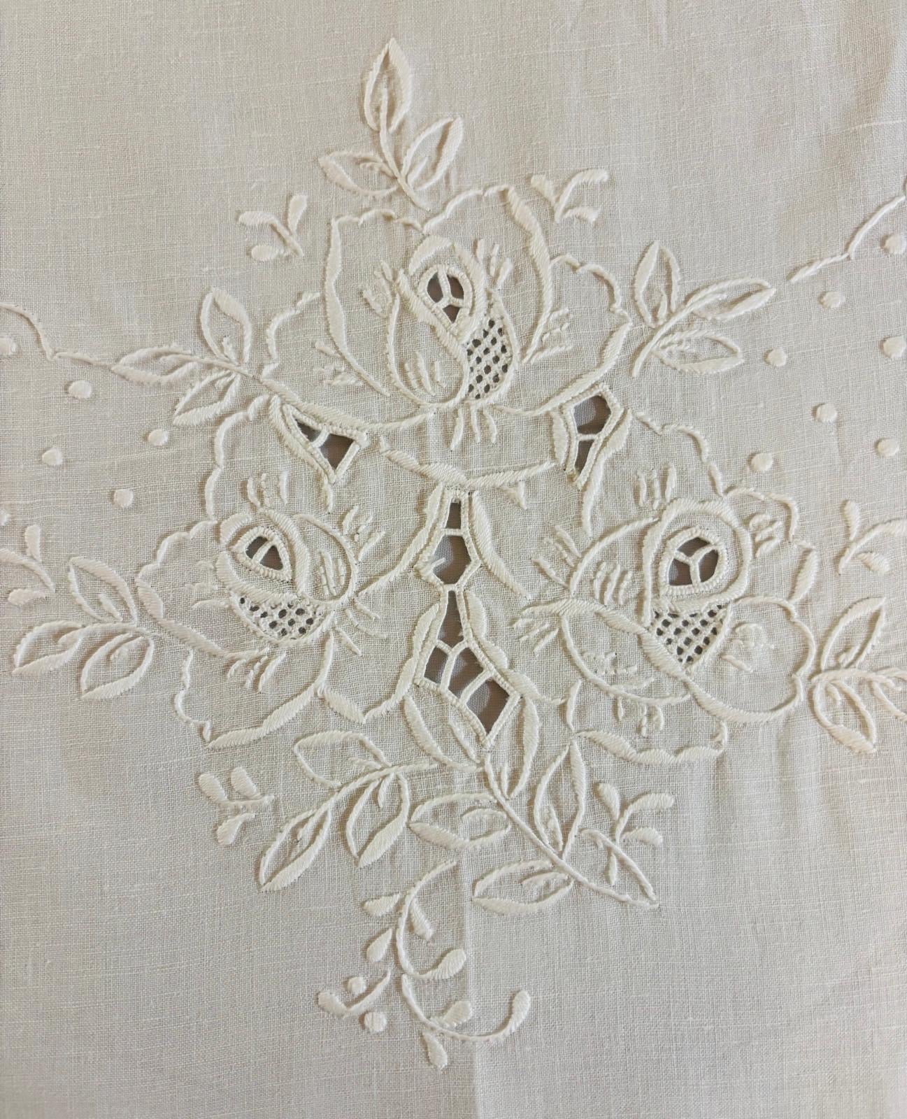 TOVAGLIA RETTANGOLARE PURO LINO BIANCO RICAMO A MANO PUNTO PIENO E INTAGLIO CM 170x265 (RS)