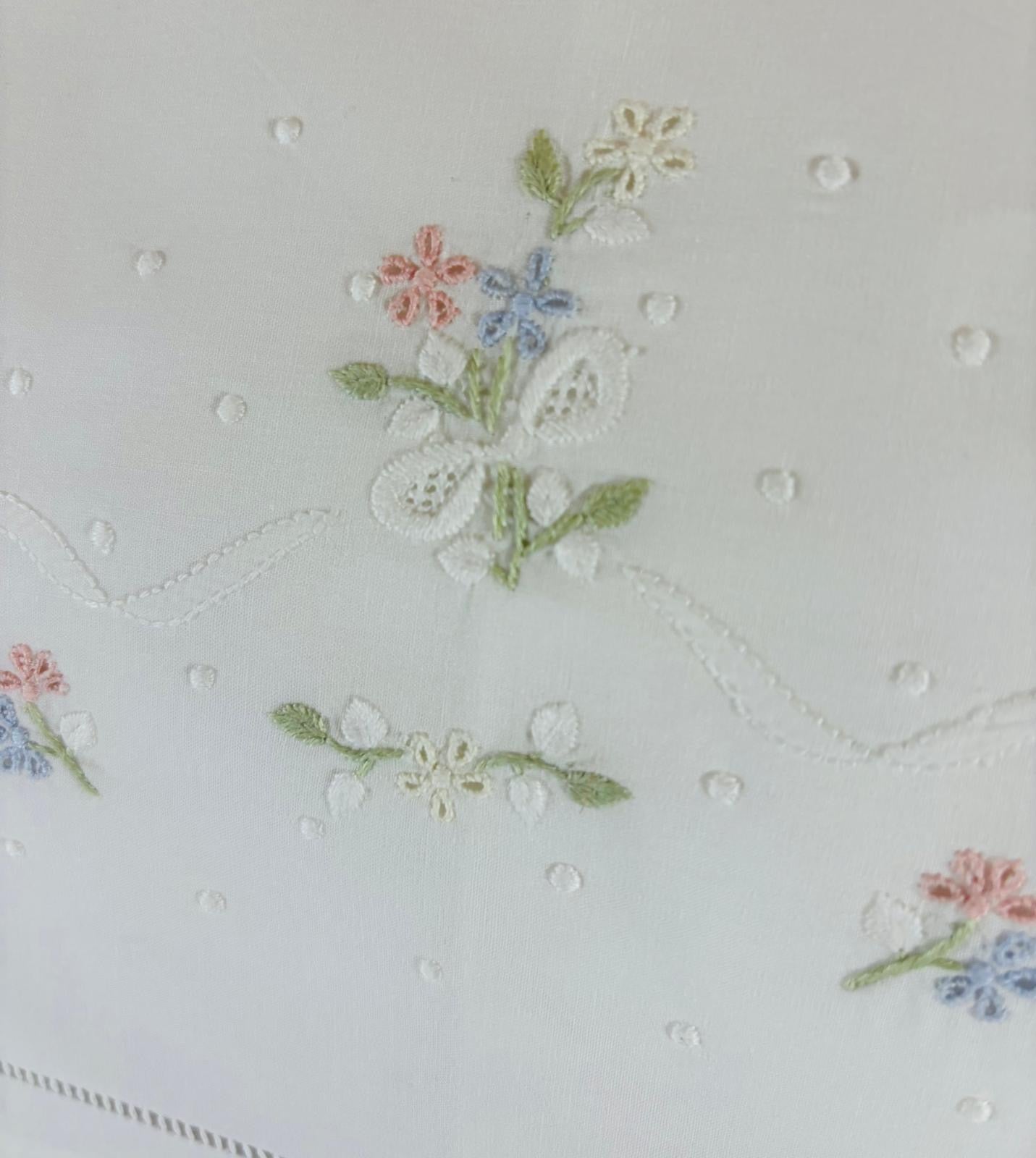 LENZUOLO COTONE PERCALLE RICAMO A MANO PUNTO PIENO CM 270x290 VAR.3