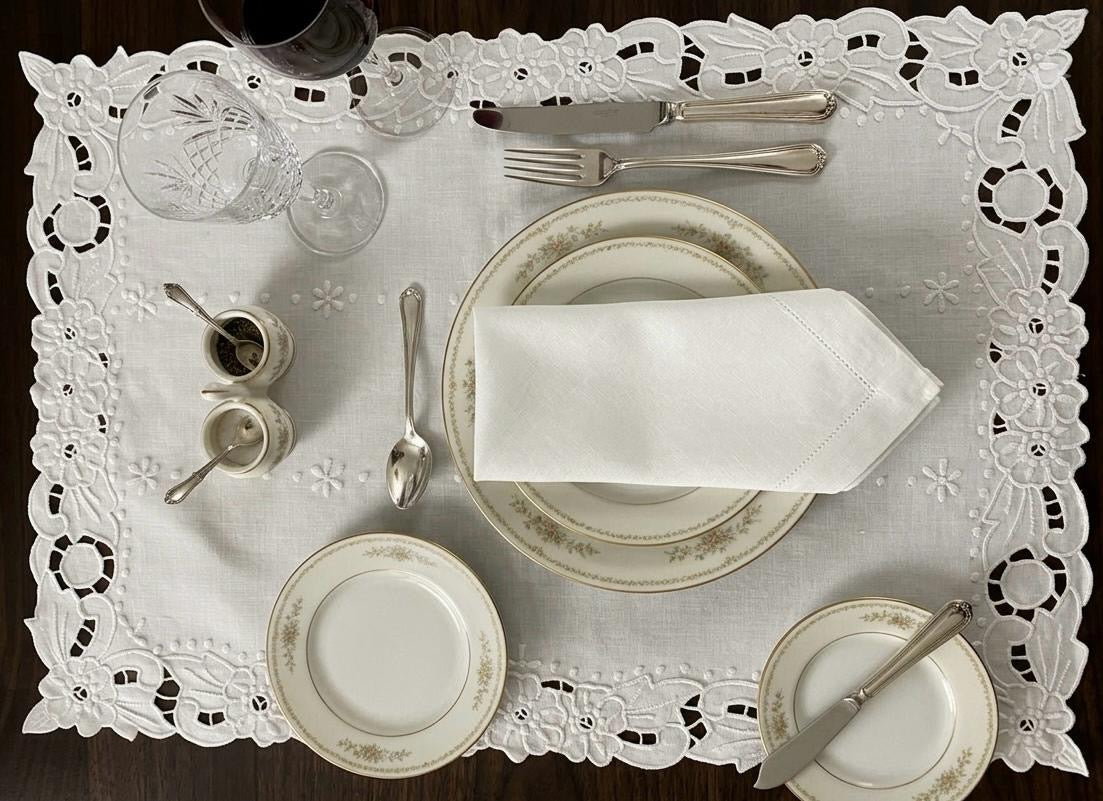 SET 4 SOTTOPIATTI / TOVAGLIETTE PURO LINO BIANCO RICAMO A MANO CM 35x50