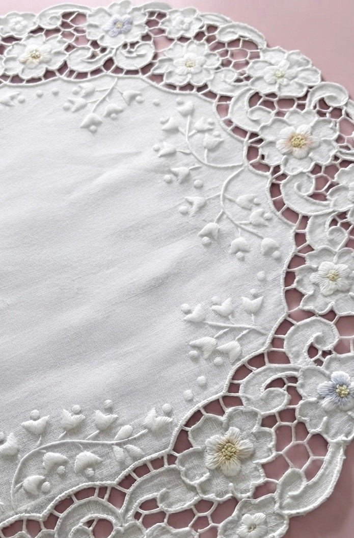 CENTRO ARREDO PURO LINO BIANCO RICAMO INTAGLIO MISURA OVALE 
CM 40x112