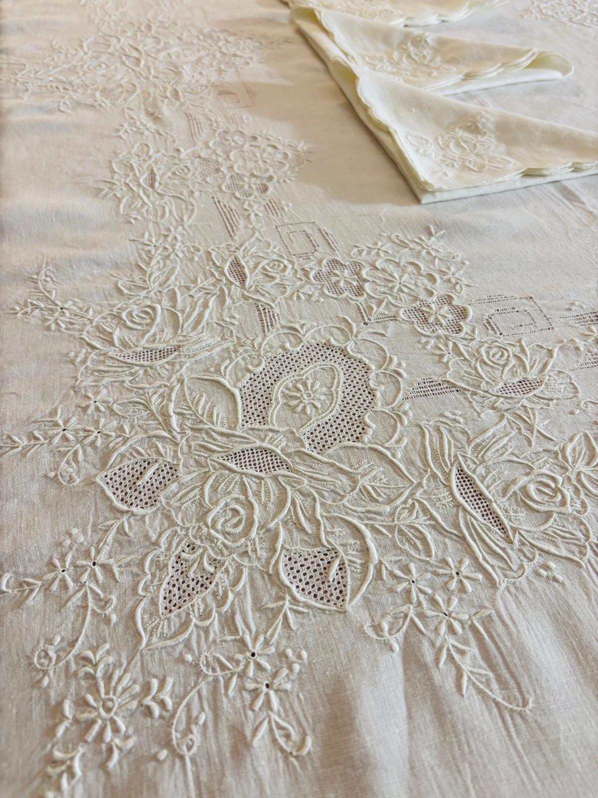 TOVAGLIA RETTANGOLARE PURO LINO BIANCO RICAMO A MANO PUNTO PIENO E SFILATO CM 165x260 (7P)