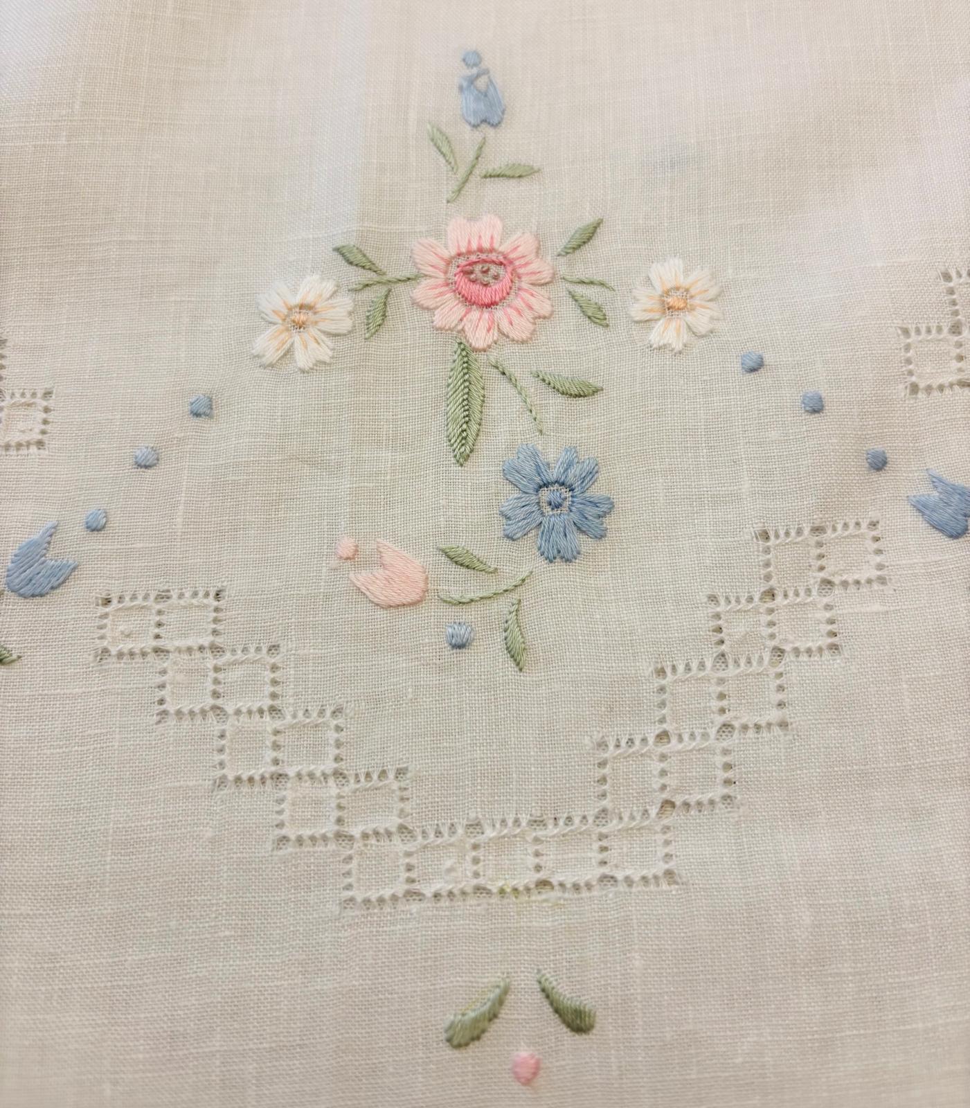 TOVAGLIA RETTANGOLARE PURO LINO BIANCO RICAMO A MANO PUNTO PIENO CM 160x280 (PV)