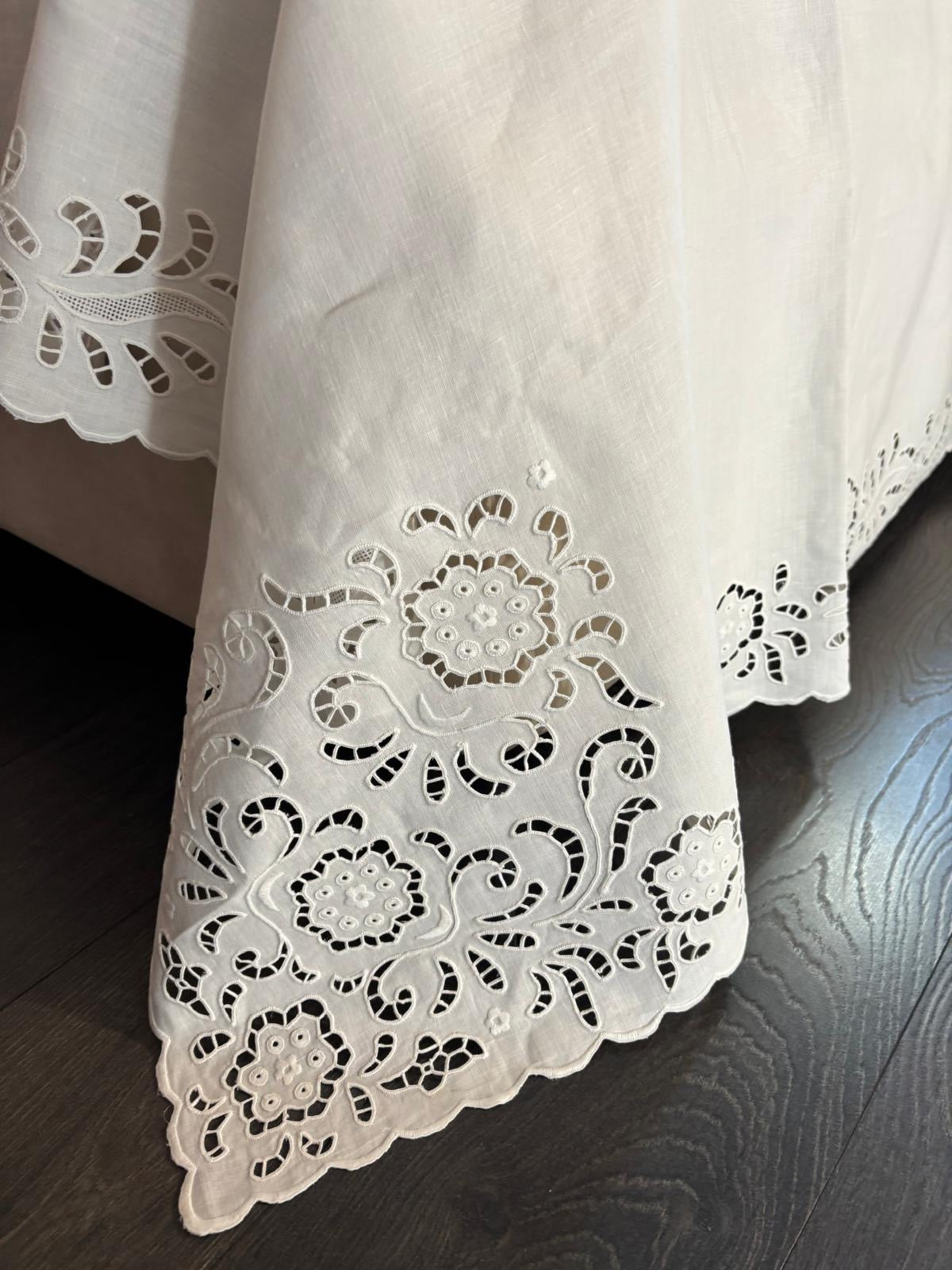 COPRILETTO PURO LINO BIANCO RICAMO A MANO INTANTO CM 235x270