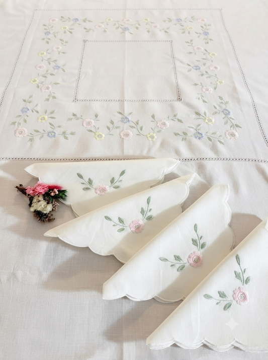 TOVAGLIA ROTONDA MISTO LINO E COTONE BIANCO RICAMO A MANO PUNTO PIENO DIAMETRO CM 175 (FM)