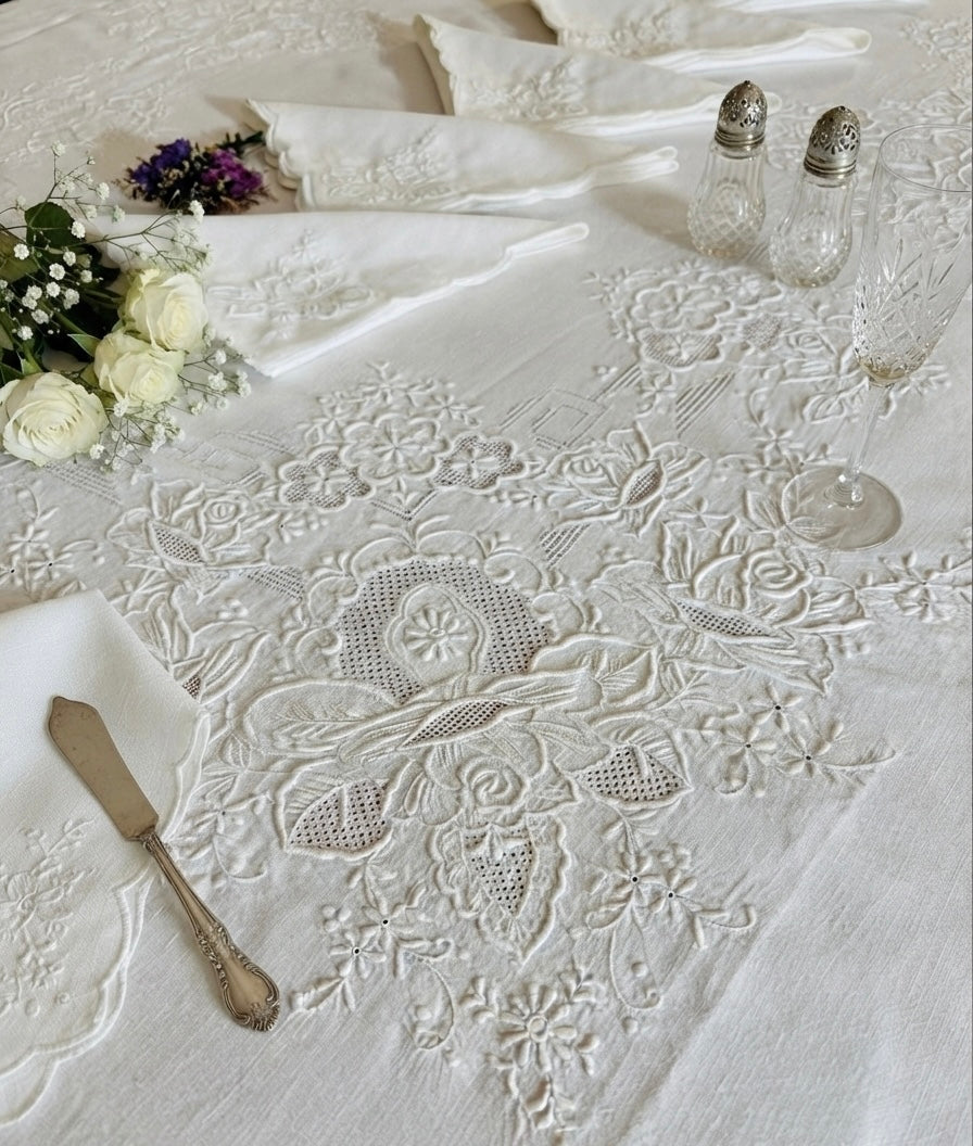 TOVAGLIA RETTANGOLARE PURO LINO BIANCO RICAMO A MANO PUNTO PIENO E SFILATO CM 165x260 (7P)