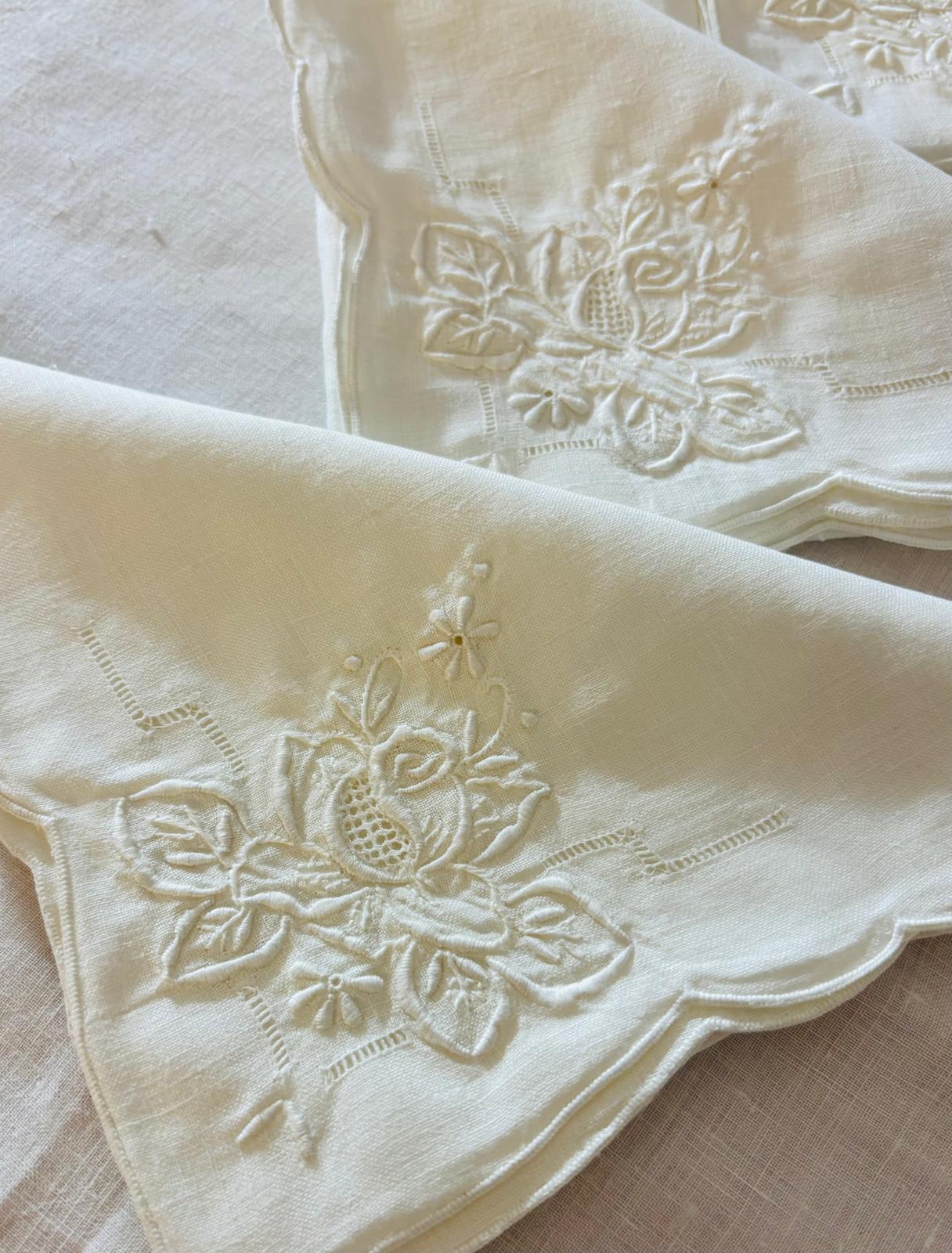 TOVAGLIA RETTANGOLARE PURO LINO BIANCO RICAMO A MANO PUNTO PIENO E SFILATO CM 165x260 (7P)