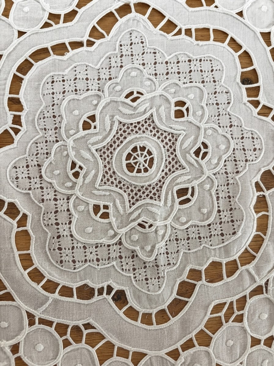 TOVAGLIA RETTANGOLARE PURO LINO BIANCO RICAMO INTAGLIO E PUNTO PIENO CM 160x220 ( @. perla romantica)