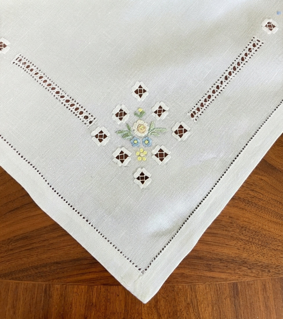 TOVAGLIA RETTANGOLARE MISTO LINO E COTONE BIANCO RICAMO A MANO PUNTO PIENO CM 135x170  (@.S135)