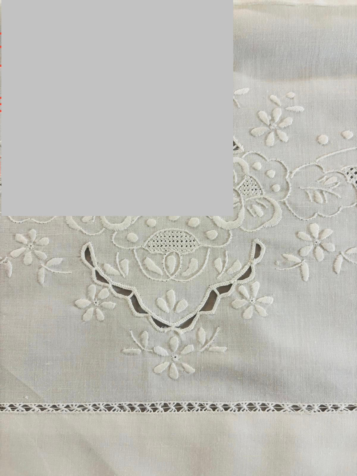 SET 2 ASCIUGAMANI RICAMO A MANO PUNTO PIENO E SFILATO MISTO LINO BIANCO