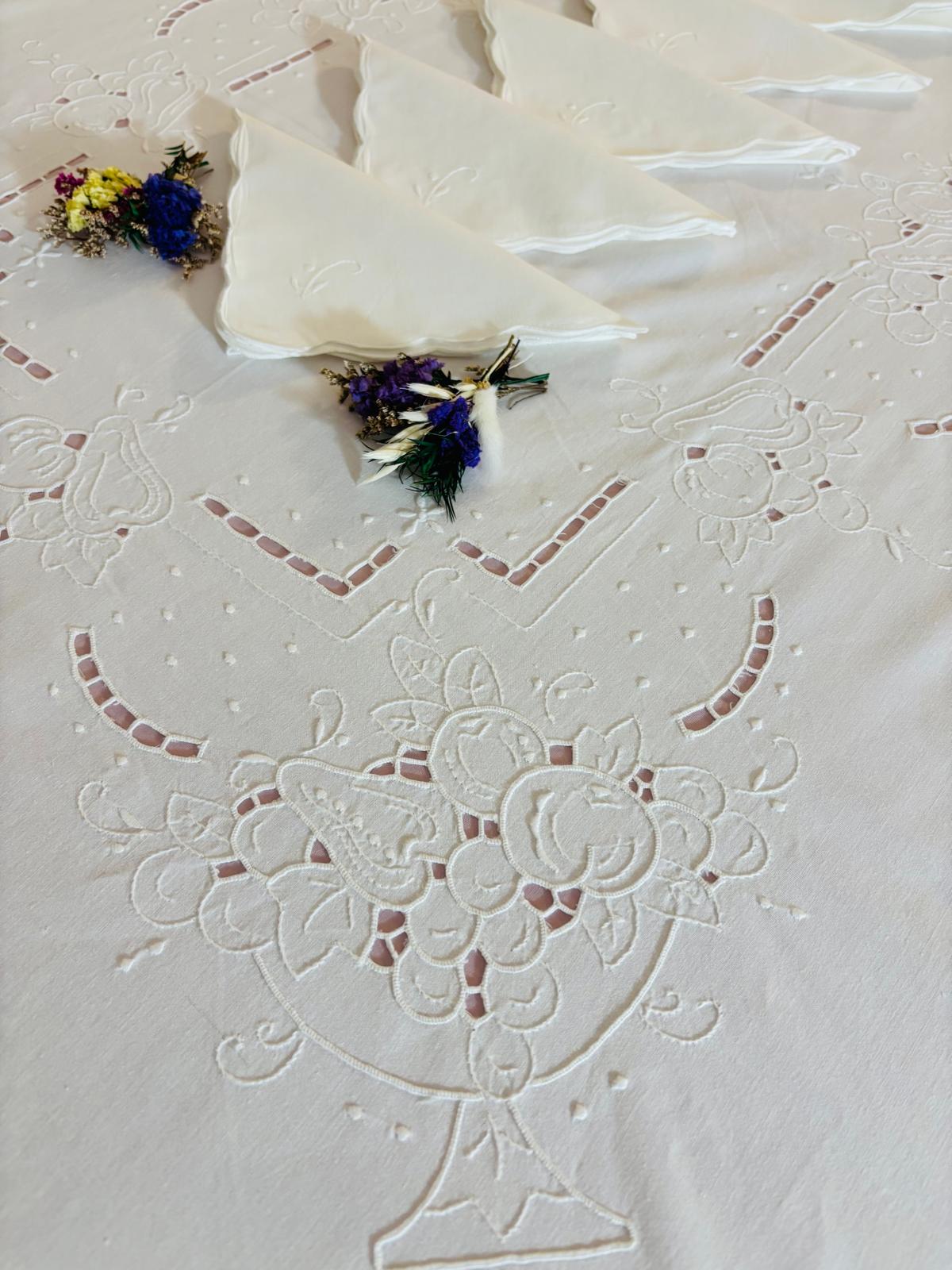 TOVAGLIA RETTANGOLARE PURO COTONE BIANCO RICAMO A MANO INTAGLIO & PUNTO PIENO CM 160x270