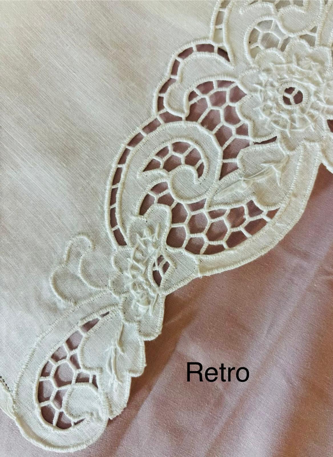 COPPIA ASCIUGAMANI PURO LINO RICAMO A MANO INTAGLIO BIANCO
