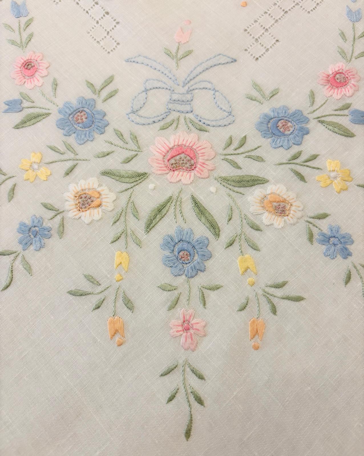 TOVAGLIA RETTANGOLARE PURO LINO BIANCO RICAMO A MANO PUNTO PIENO CM 160x280 (PV)
