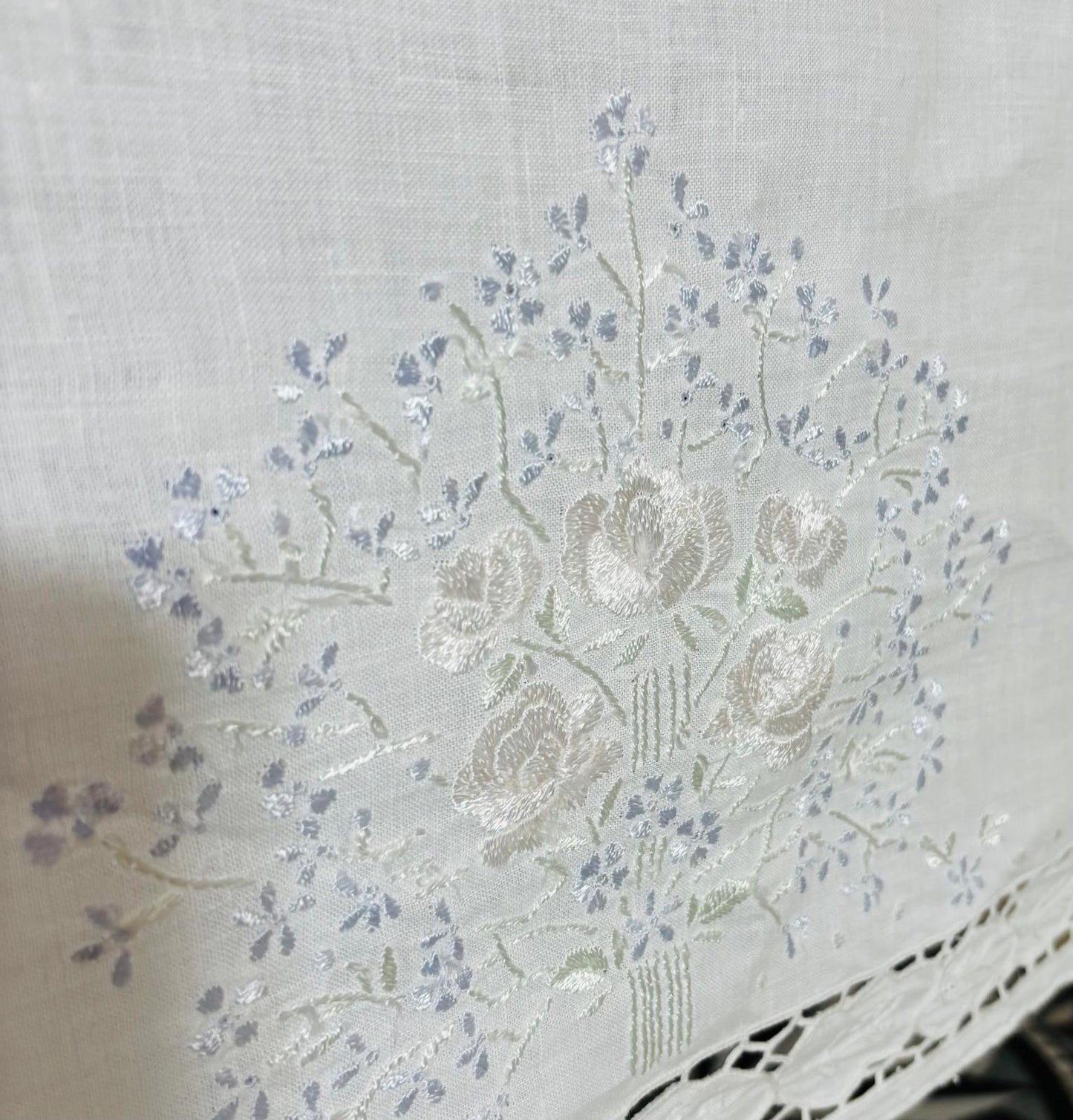 TOVAGLIA RETTANGOLARE PURO LINO BIANCO RICAMO A MANO PUNTO PIENO & INTAGLIO CM 160x260 (INCT)