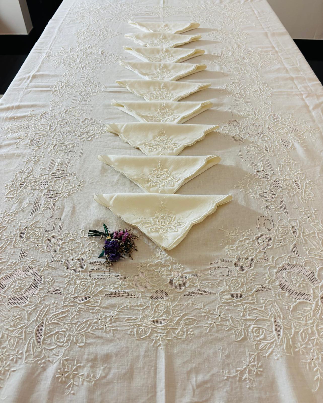 TOVAGLIA RETTANGOLARE PURO LINO BIANCO RICAMO A MANO PUNTO PIENO E SFILATO CM 165x260 (7P)