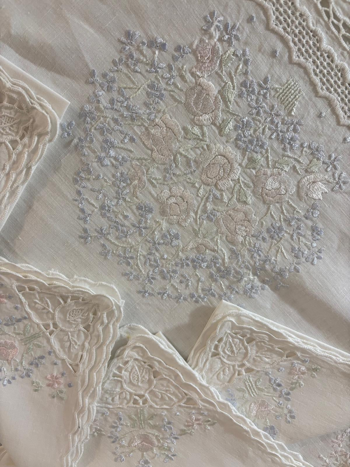 TOVAGLIA RETTANGOLARE PURO LINO BIANCO RICAMO A MANO PUNTO PIENO & INTAGLIO CM 160x260 (INCT)
