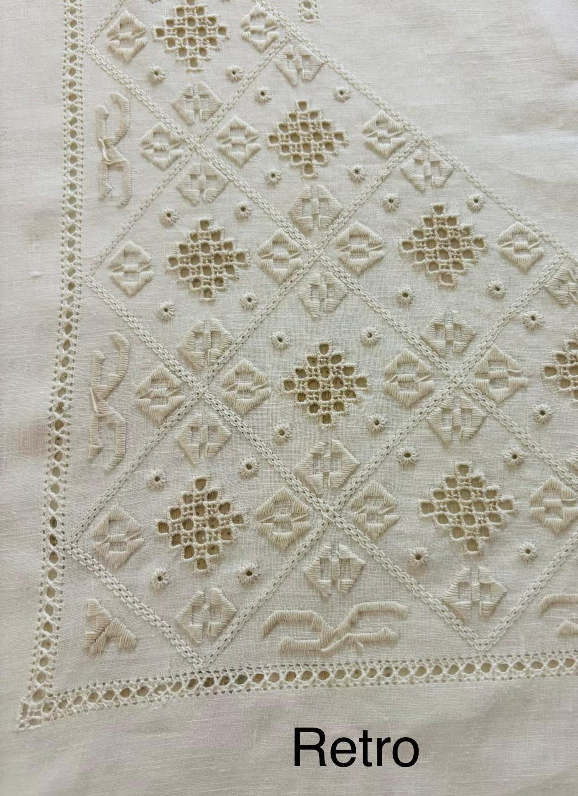 TOVAGLIA RETTANGOLARE PURO LINO ECRU ‘ RICAMO A MANO PUNTO ANTICO CM 170x265