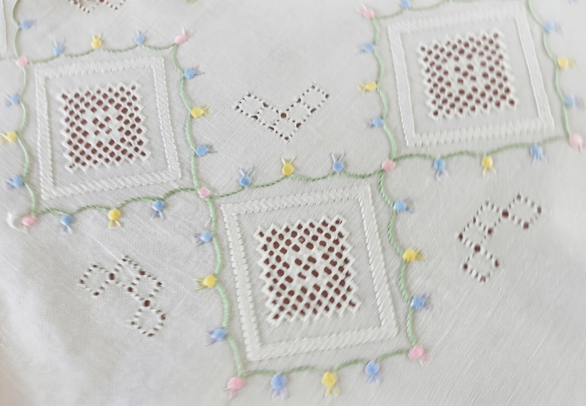 TOVAGLIA RETTANGOLARE MISTO LINO E COTONE BIANCO RICAMO A MANO PUNTO ERBA CM 160x260. (@.VS270)