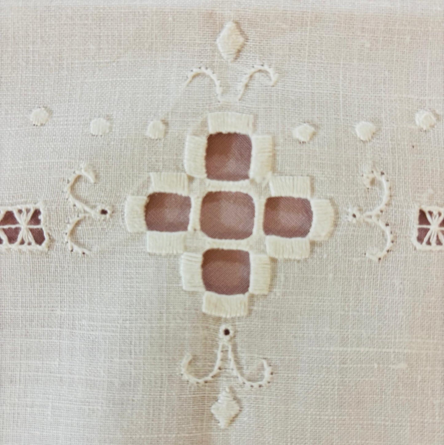 TOVAGLIETTA DA THE’ CM 83x83 VINTAGE MISTO LINO E COTONE BIANCO RICAMO A MANO  (G)