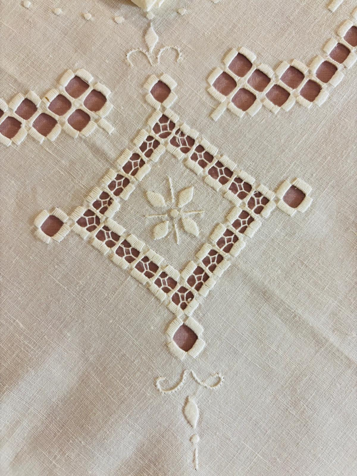TOVAGLIETTA DA THE’ CM 83x83 VINTAGE MISTO LINO E COTONE BIANCO RICAMO A MANO  (G2)