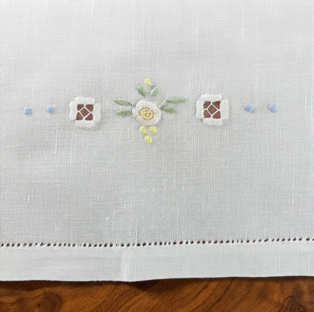 TOVAGLIA RETTANGOLARE MISTO LINO E COTONE BIANCO RICAMO A MANO PUNTO PIENO CM 135x170  (@.S135)