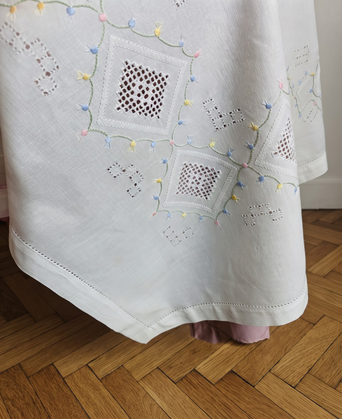 TOVAGLIA RETTANGOLARE MISTO LINO E COTONE BIANCO RICAMO A MANO PUNTO ERBA CM 160x260. (@.VS270)