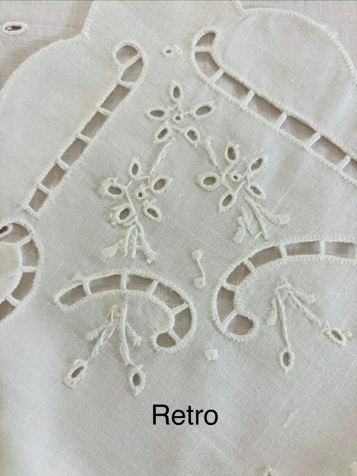 CENTRO TAVOLA PURO LINO BIANCO RICAMO INTAGLIO CM 40x110 
( a.macD2 )