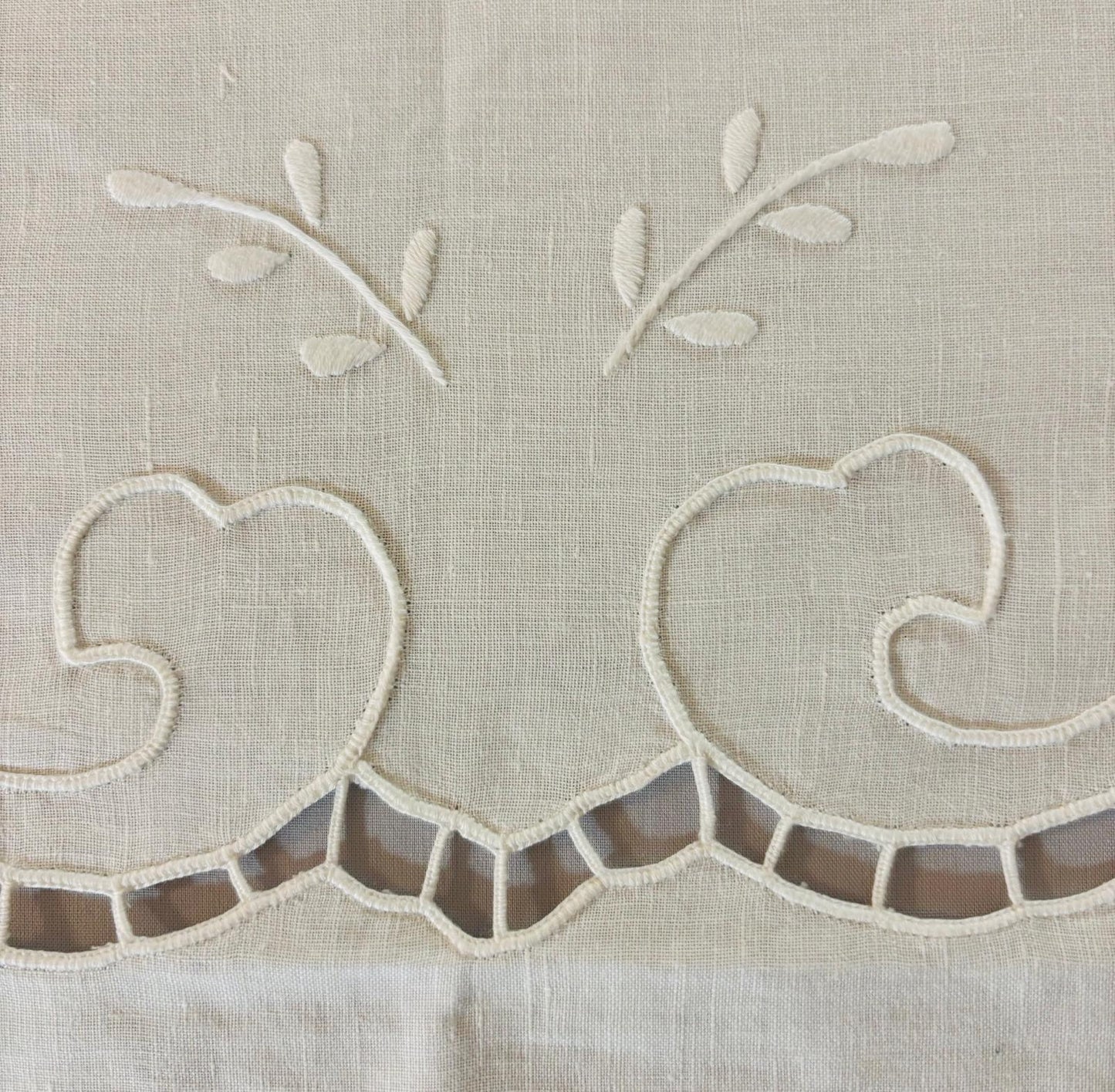TOVAGLIA RETTANGOLARE MISTO LINO E COTONE BIANCO RICAMO A MANO INTAGLIO CM 165x268 (IL)