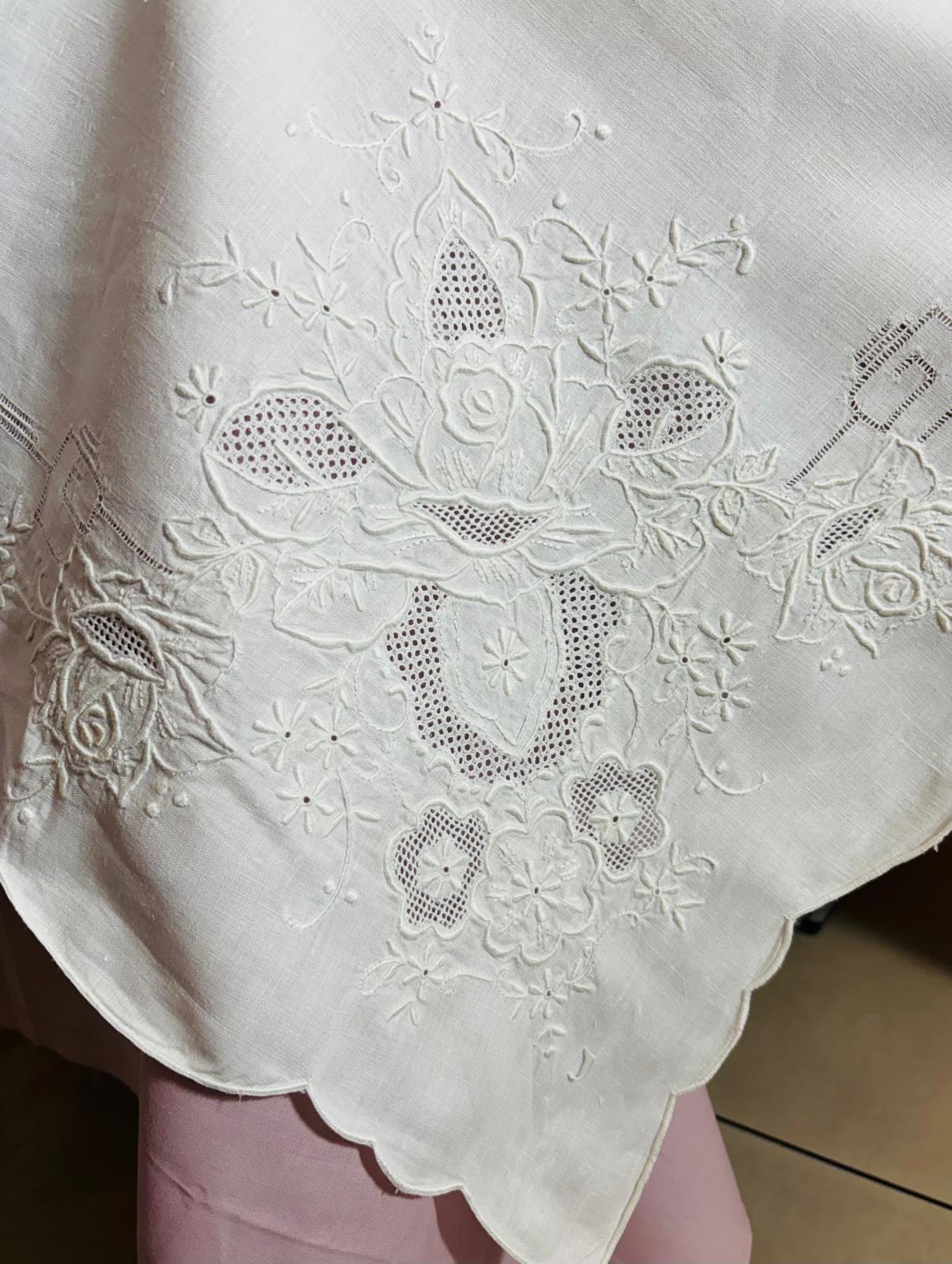 TOVAGLIA RETTANGOLARE PURO LINO BIANCO RICAMO A MANO PUNTO PIENO E SFILATO CM 165x260 (7P)