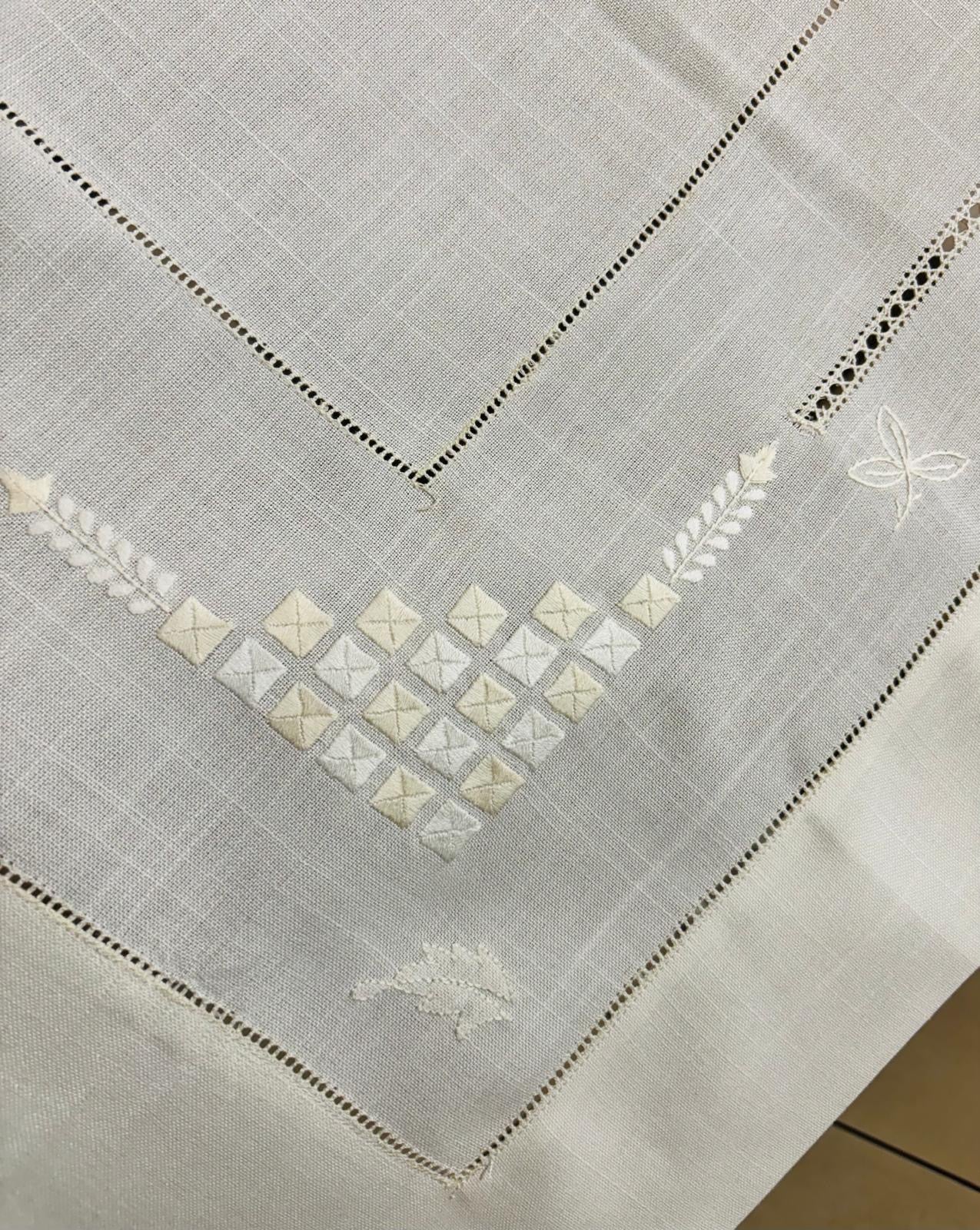 TOVAGLIA RETTANGOLARE MISTO LINO E POLIESTERE AVORIO RICAMO A MANO PUNTO PIENO CM 170x270 (D)