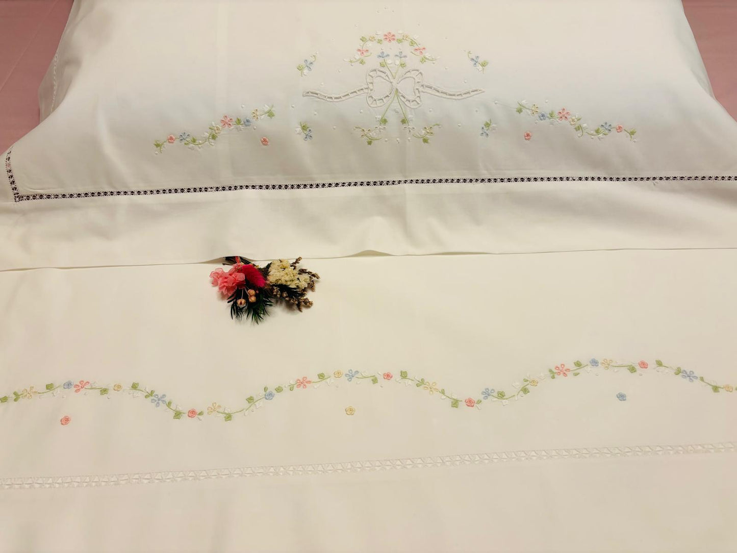 LENZUOLO COTONE PERCALLE RICAMO A MANO PUNTO PIENO E INTAGLIO BIANCO CM 270x290