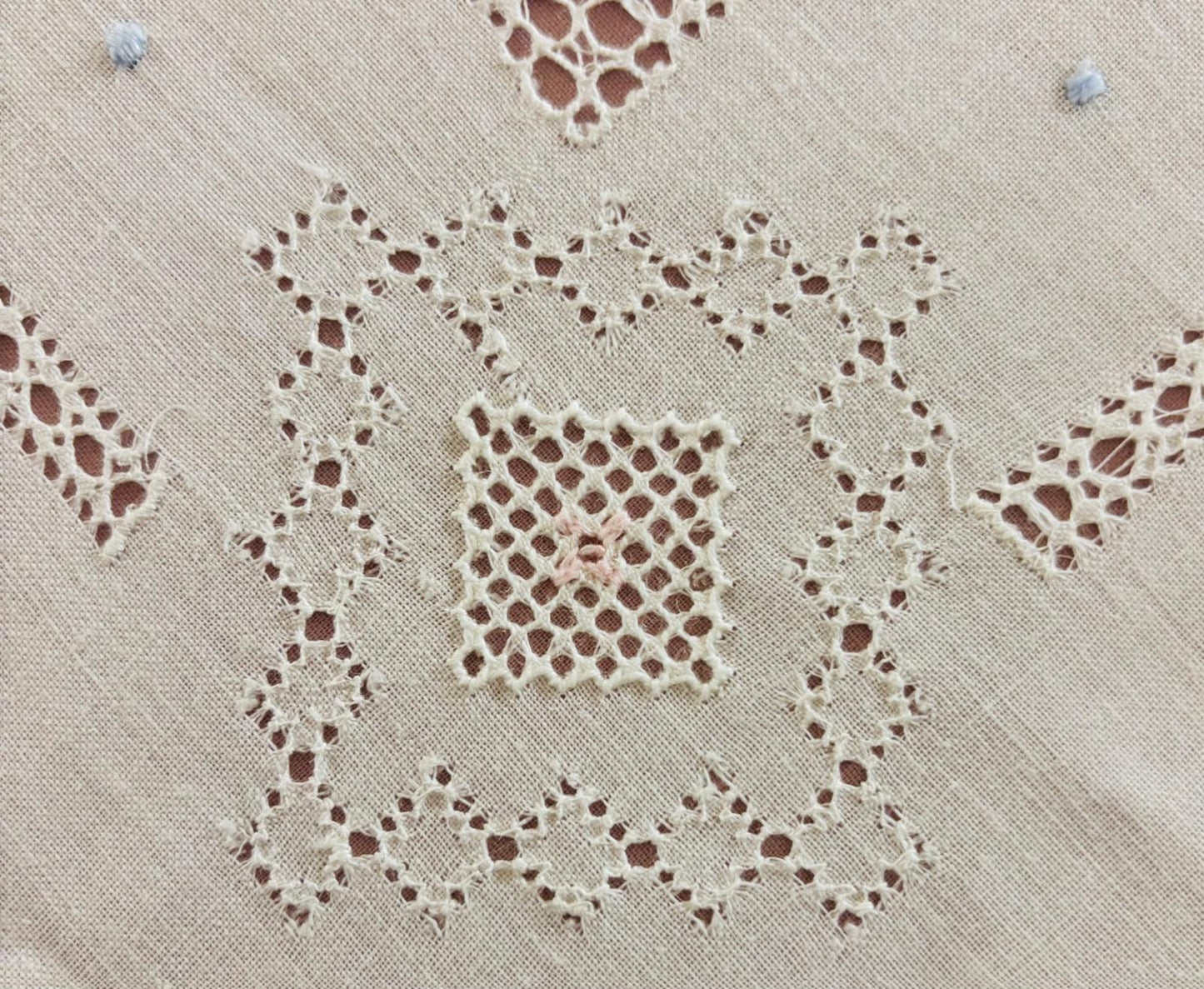 TOVAGLIA RETTANGOLARE MISTO LINO E COTONE BIANCO RICAMO A MANO PUNTO PIENO CM 170x270 (S27)