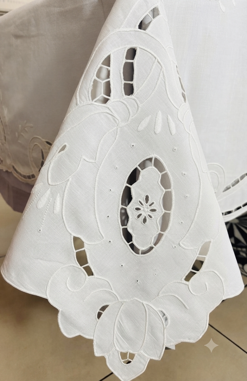 TOVAGLIA RETTANGOLARE MISTO LINO E COTONE BIANCO RICAMO A MANO INTAGLIO CM 165x268 (IL)