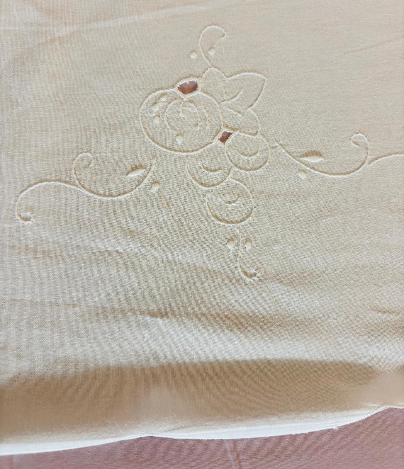 TOVAGLIA RETTANGOLARE PURO COTONE BIANCO RICAMO A MANO INTAGLIO & PUNTO PIENO CM 160x270