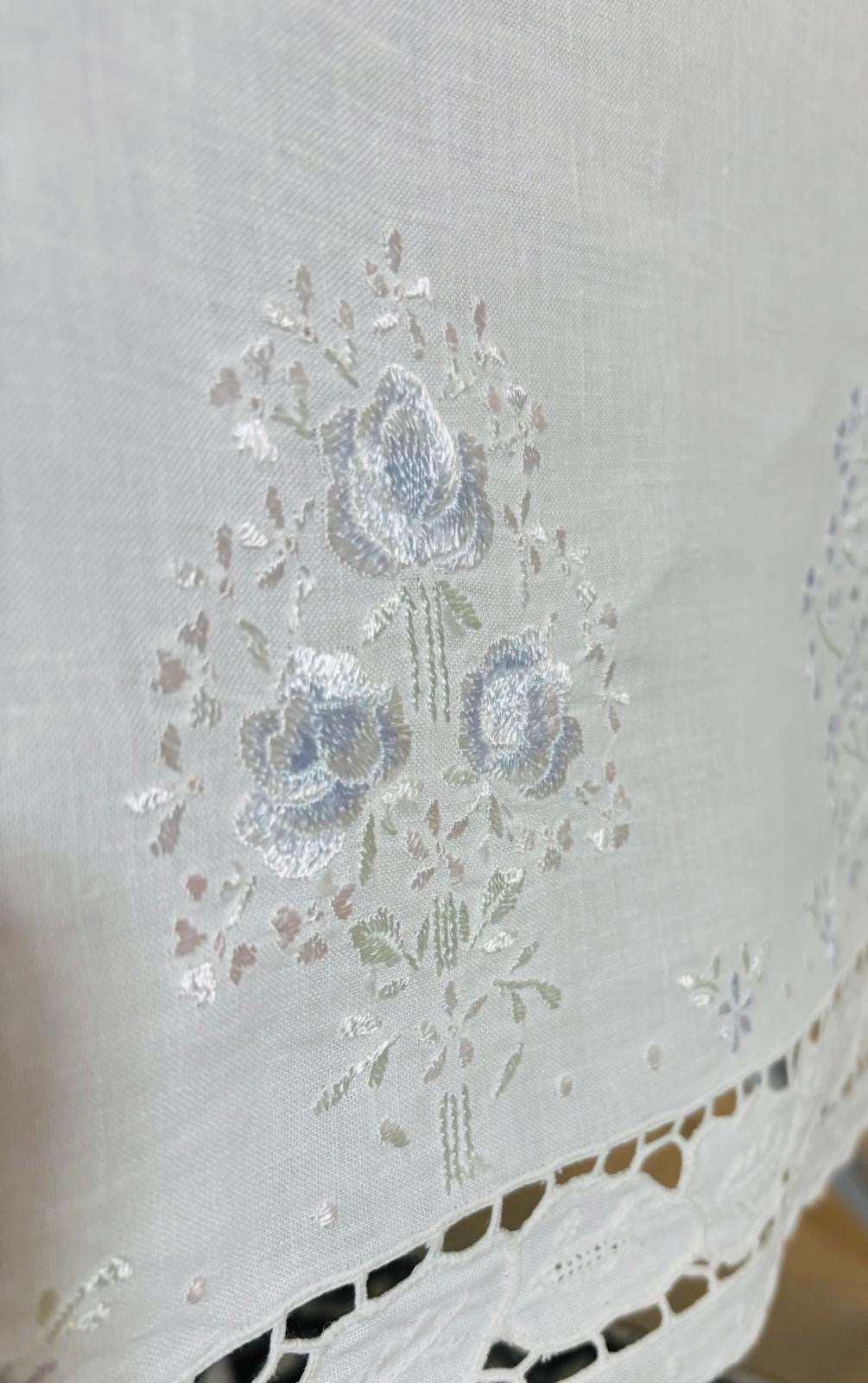 TOVAGLIA RETTANGOLARE PURO LINO BIANCO RICAMO A MANO PUNTO PIENO & INTAGLIO CM 160x260 (INCT)