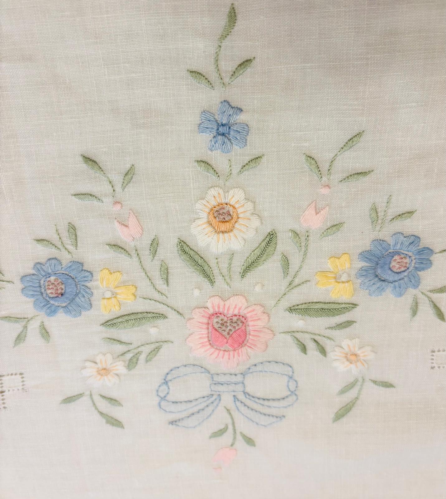 TOVAGLIA RETTANGOLARE PURO LINO BIANCO RICAMO A MANO PUNTO PIENO CM 160x280 (PV)