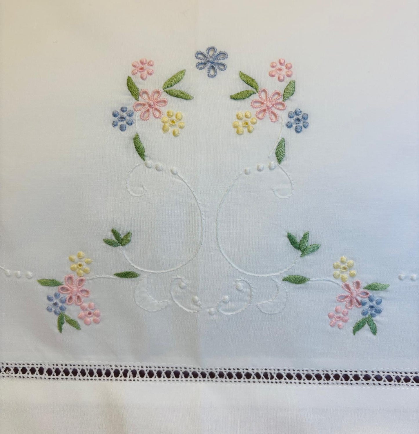 LENZUOLO COTONE PERCALLE RICAMO A MANO PUNTO PIENO CM 270x290 VAR.1