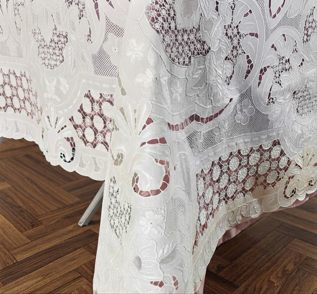 TOVAGLIA RETTANGOLARE PURO LINO BIANCO RICAMO A MANO PUNTO PIENO E INTAGLIO CM 167x265 (@.granpranzo)