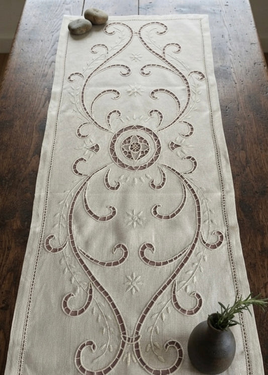 CENTRO TAVOLA PURO LINO ECRU’ RICAMO INTAGLIO CM 40x90 ( a18bisanzio )