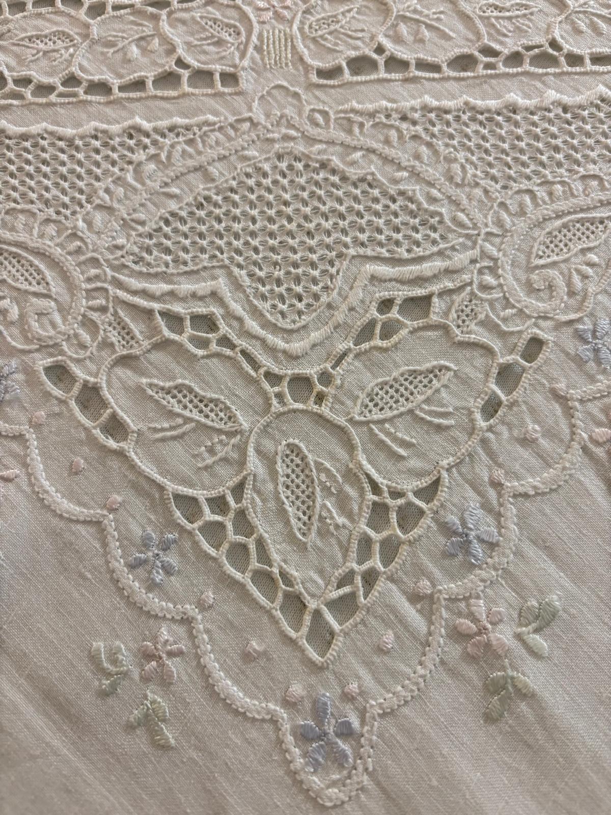 TOVAGLIA RETTANGOLARE PURO LINO BIANCO RICAMO A MANO PUNTO PIENO & INTAGLIO CM 160x260 (INCT)