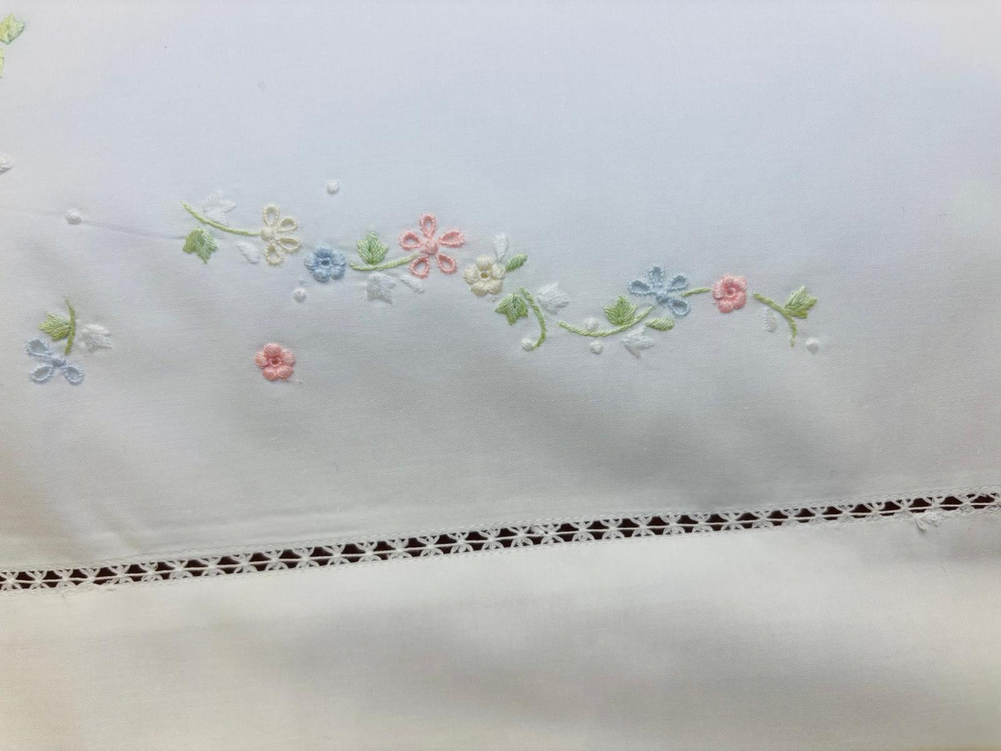 LENZUOLO COTONE PERCALLE RICAMO A MANO PUNTO PIENO E INTAGLIO BIANCO CM 270x290
