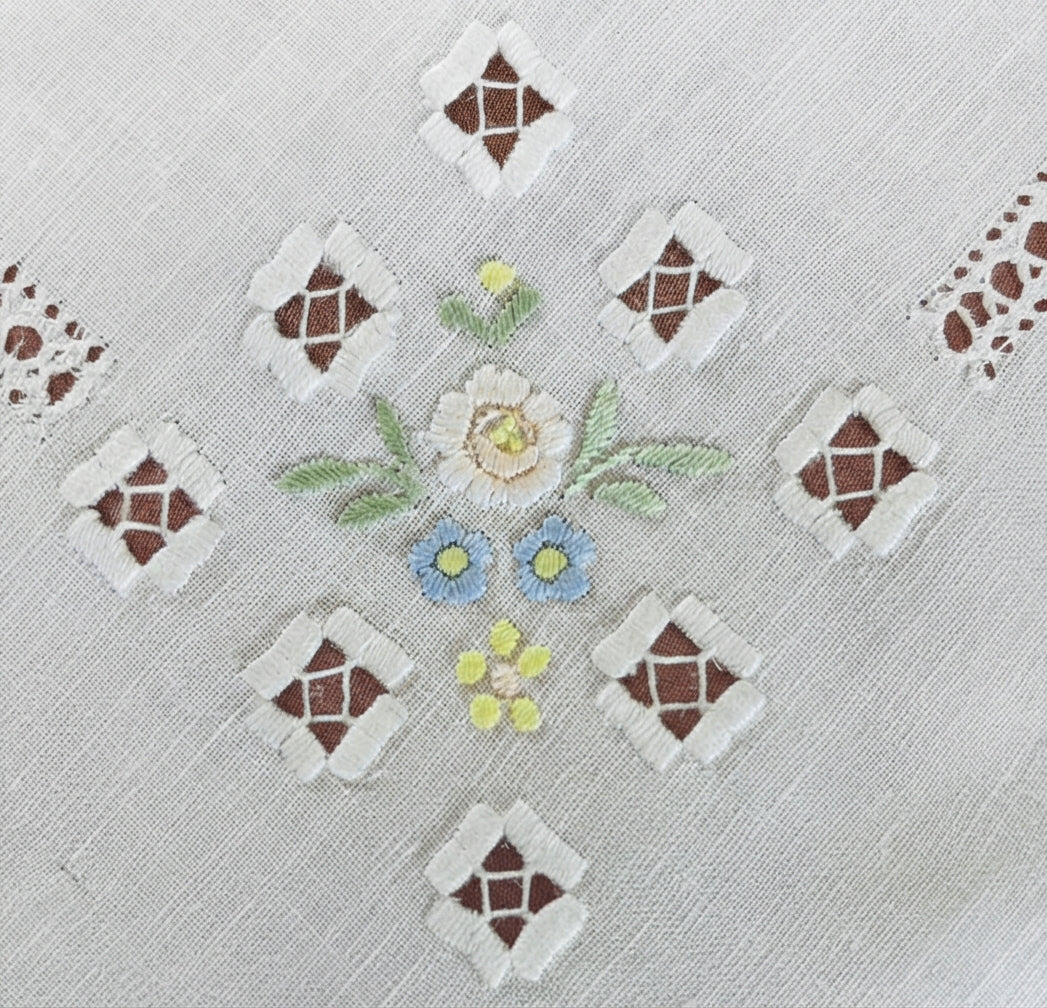 TOVAGLIA RETTANGOLARE MISTO LINO E COTONE BIANCO RICAMO A MANO PUNTO PIENO CM 135x170  (@.S135)