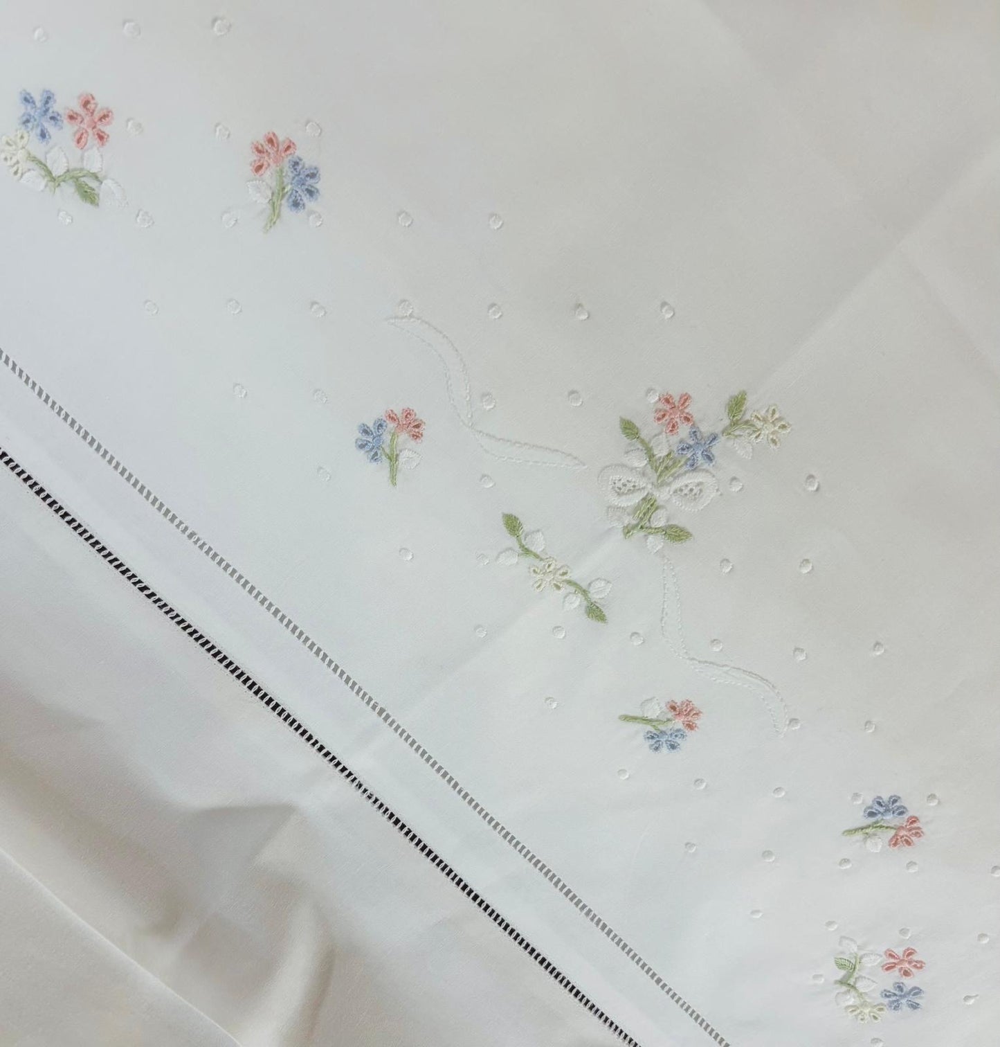 LENZUOLO COTONE PERCALLE RICAMO A MANO PUNTO PIENO CM 270x290 VAR.3