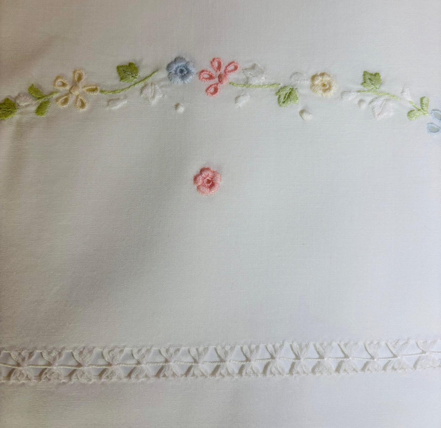 LENZUOLO COTONE PERCALLE RICAMO A MANO PUNTO PIENO E INTAGLIO BIANCO CM 270x290