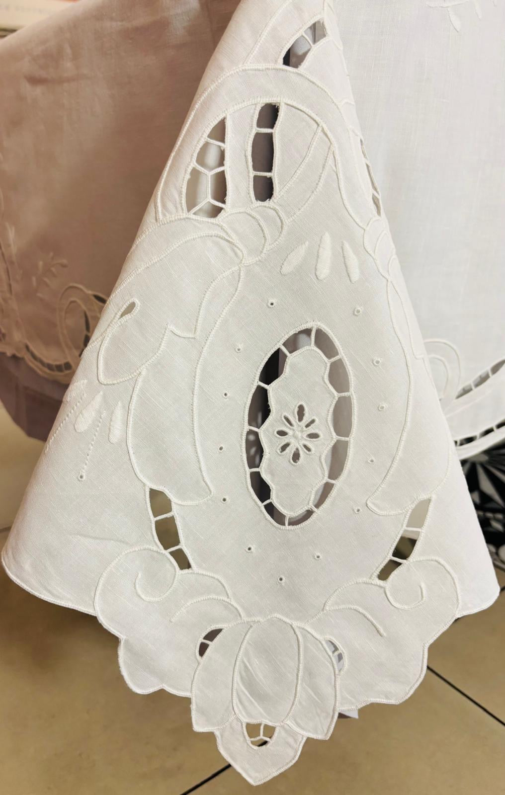 TOVAGLIA RETTANGOLARE MISTO LINO E COTONE BIANCO RICAMO A MANO INTAGLIO CM 165x268 (IL)