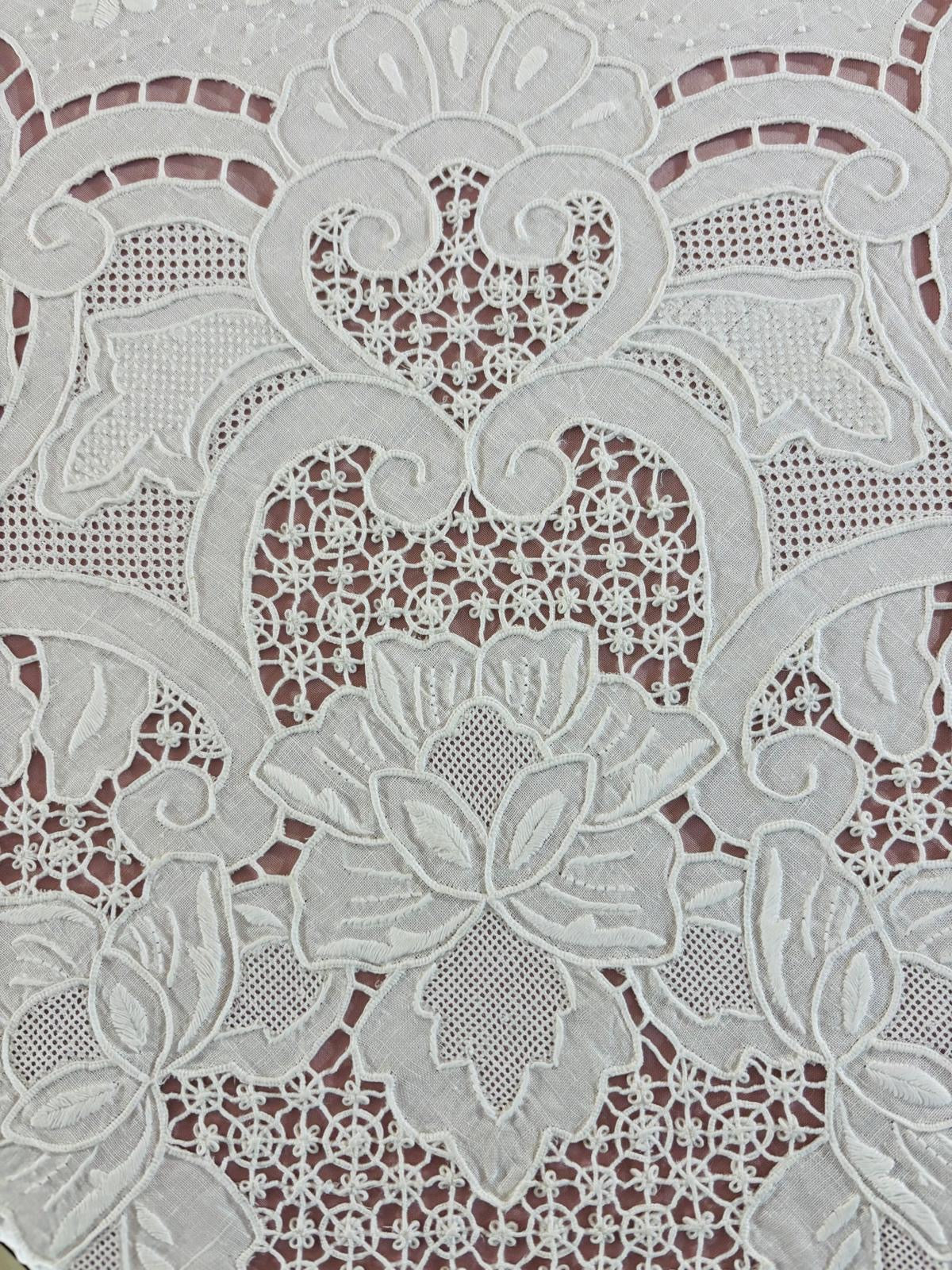 TOVAGLIA RETTANGOLARE PURO LINO BIANCO RICAMO A MANO PUNTO PIENO E INTAGLIO CM 167x265 (G.P)