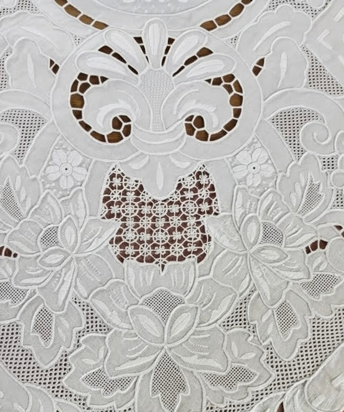 TOVAGLIA RETTANGOLARE PURO LINO BIANCO RICAMO A MANO PUNTO PIENO E INTAGLIO CM 167x265 (@.granpranzo)