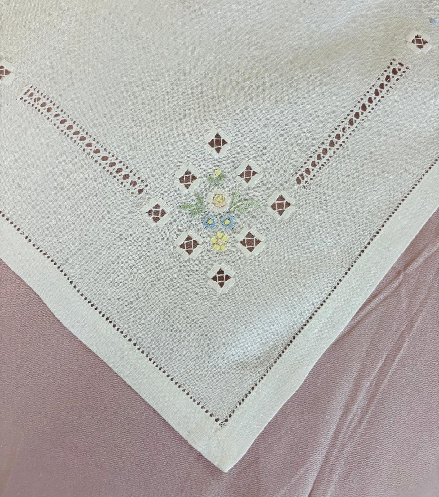 TOVAGLIA RETTANGOLARE MISTO LINO E COTONE BIANCO RICAMO A MANO PUNTO PIENO CM 135x270  (S135)